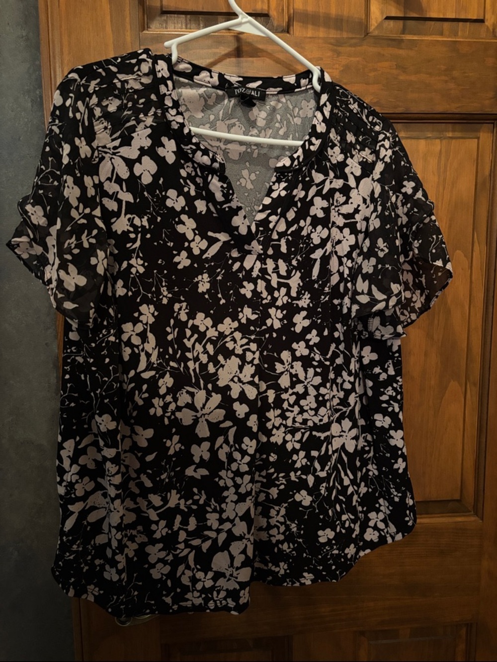 Roz & Ali Black and Pink Floral V-Neck Blouse